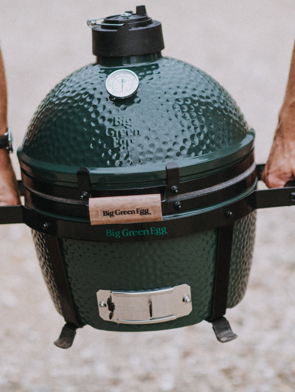 Big Green Egg MiniMax is easily transportable